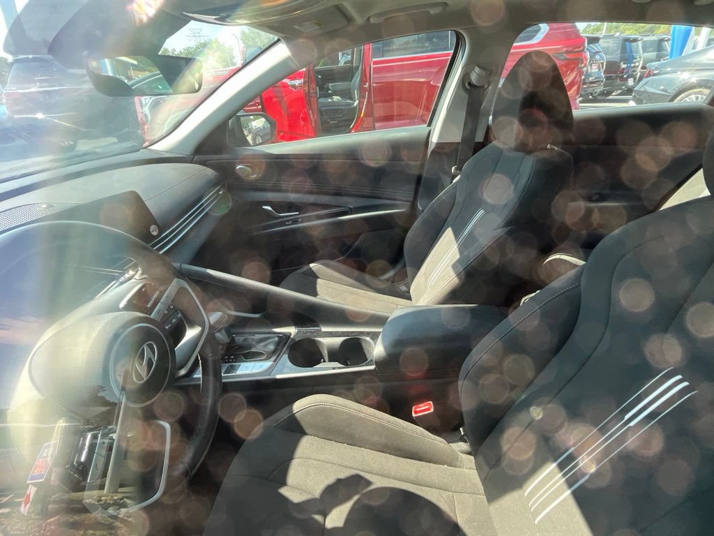 Used 2025 Hyundai Elantra SEL FWD image 32