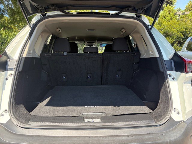 Used 2023 Nissan Rogue S FWD image 14