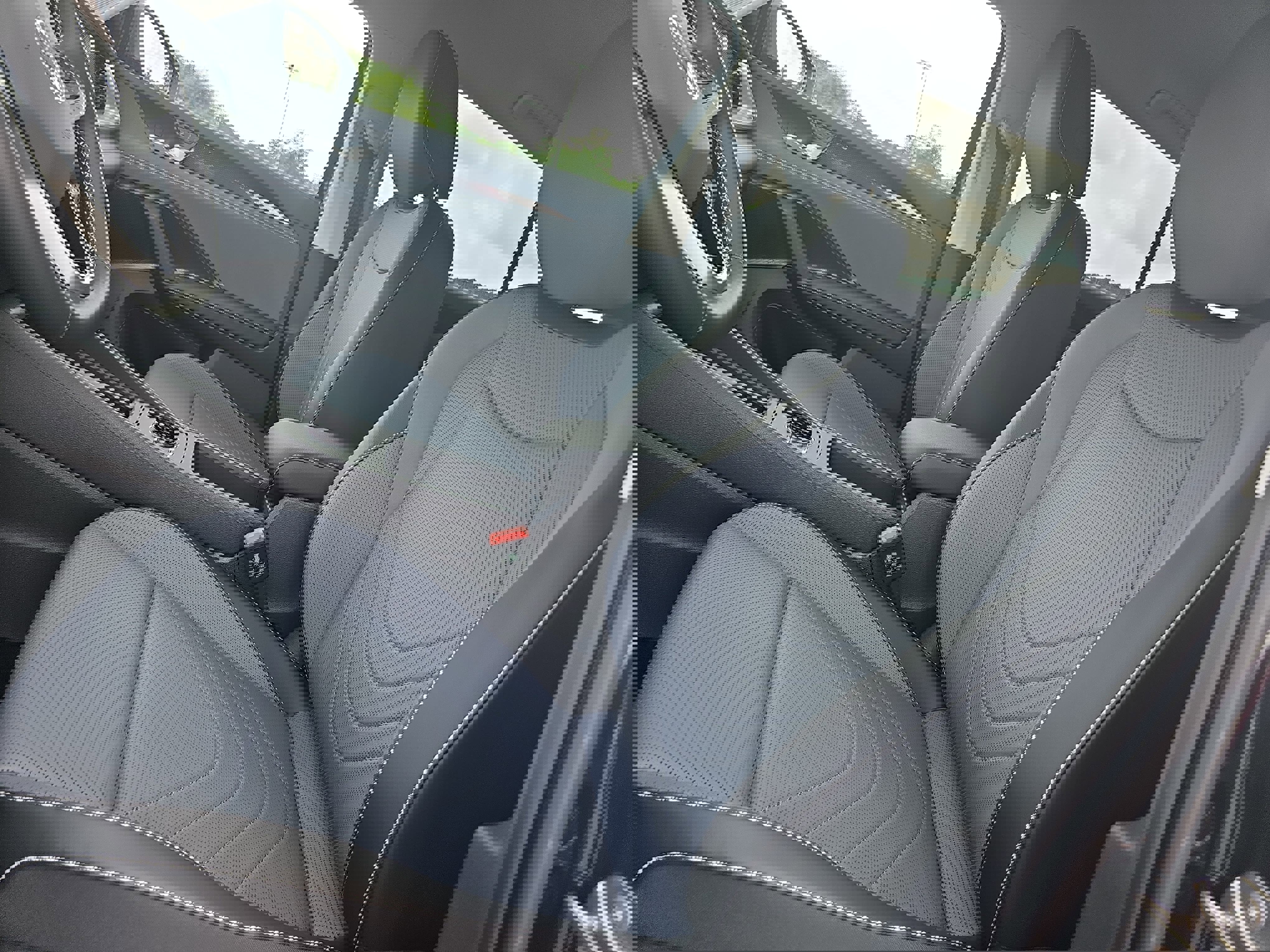 Used 2025 Volkswagen Tiguan SE image 15