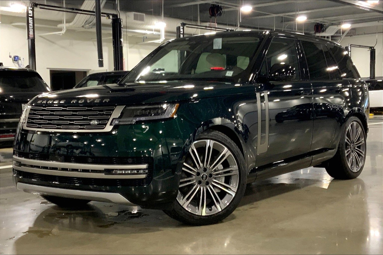 Used 2025 Land Rover Range Rover SE