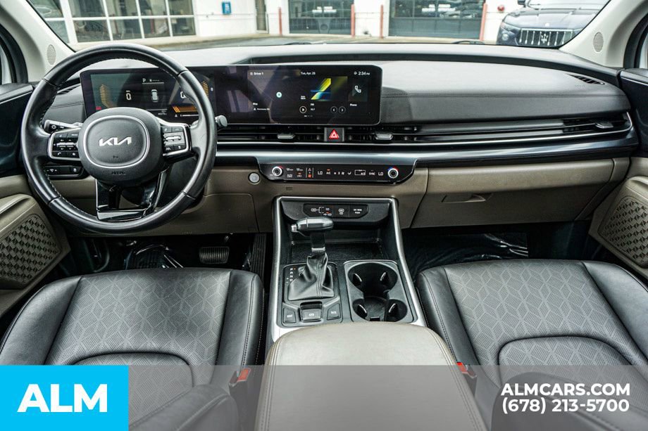 Used 2025 Kia Carnival FWD image 28