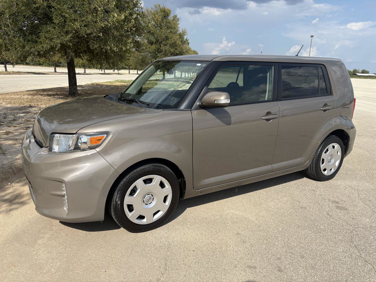 Used 2013 Scion xB FWD image 6