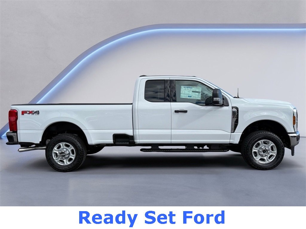 New 2026 Ford F350 XLT image 2