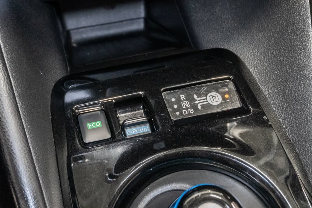Used 2020 Nissan Leaf SV w/ SV Technology Package FWD image 22