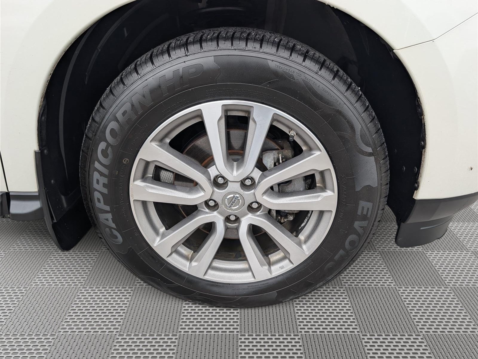 Used 2015 Nissan Pathfinder SL w/ SL Tech Package FWD image 9