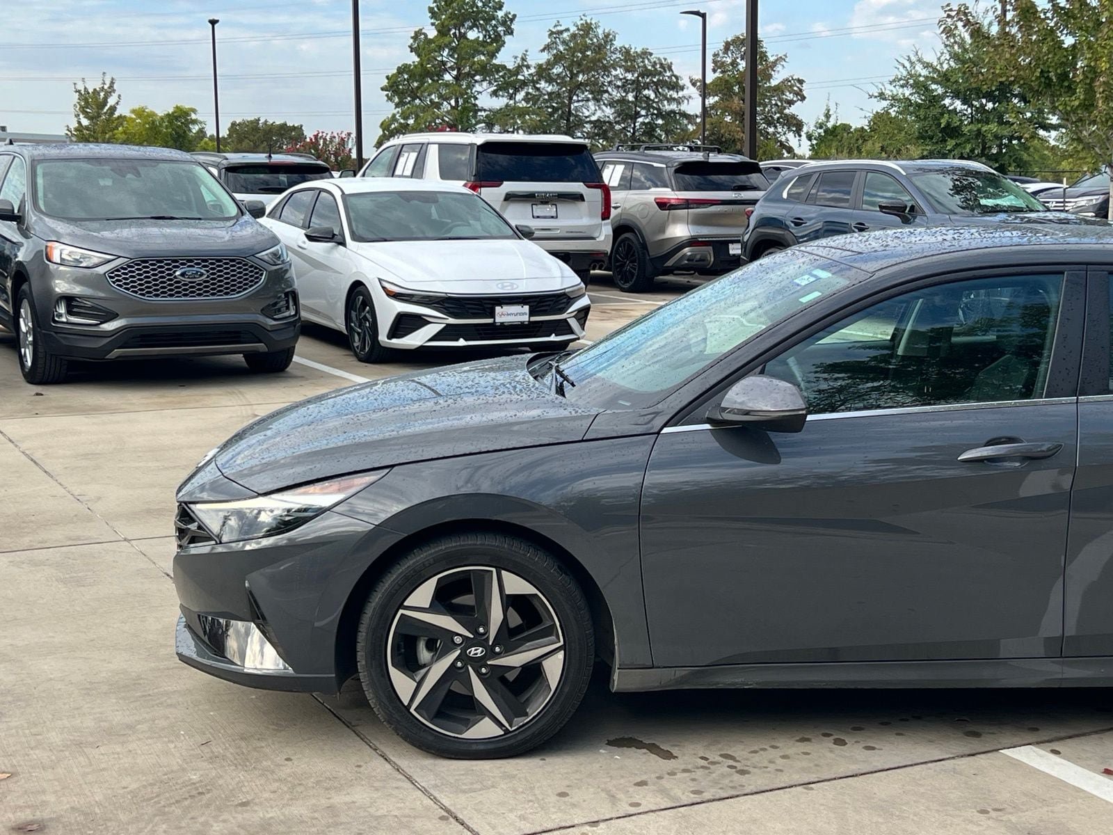Used 2023 Hyundai Elantra Limited w/ Preferred Accessory Package FWD image 7