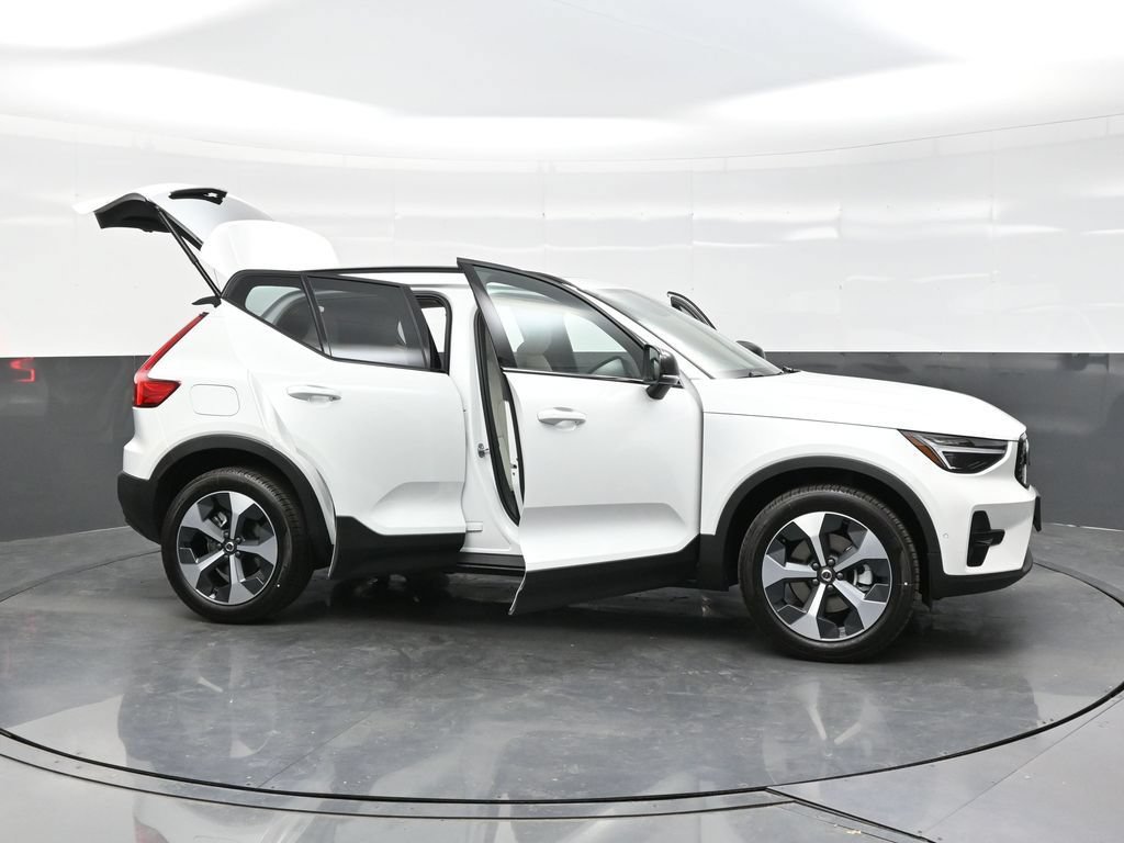 New 2026 Volvo XC40 B5 Plus w/ Climate Package AWD/4WD image 44