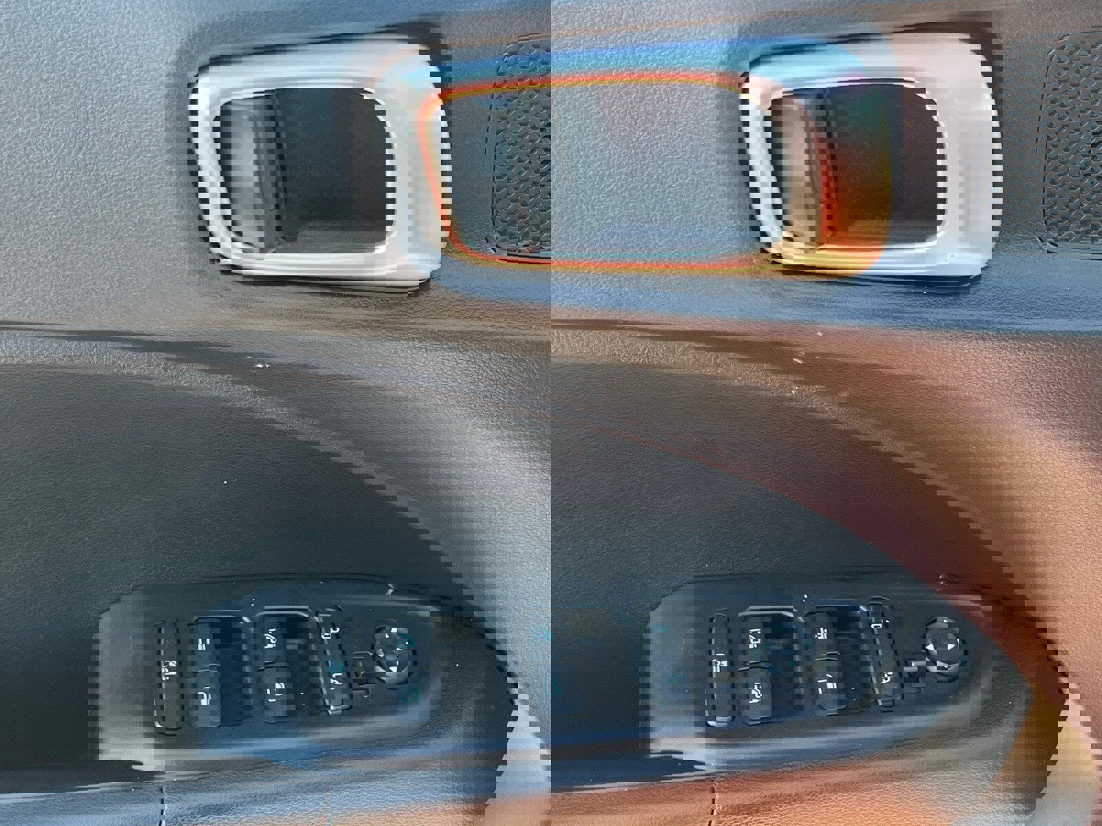 Certified 2025 Hyundai Venue SEL image 24