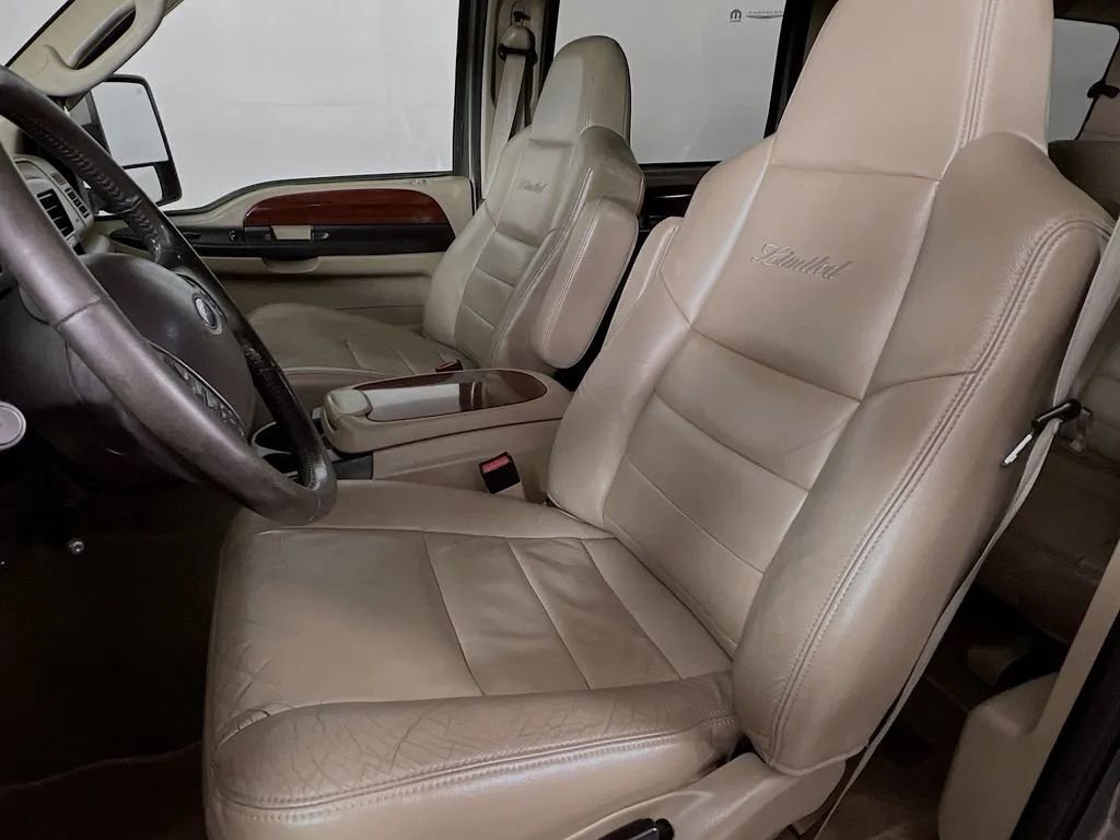 Used 2005 Ford Excursion Limited image 19