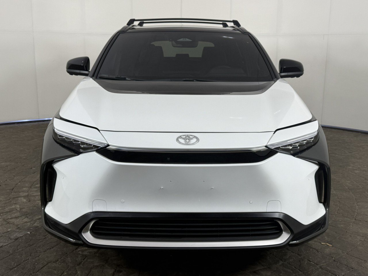 Used 2025 Toyota bZ4X AWD image 2