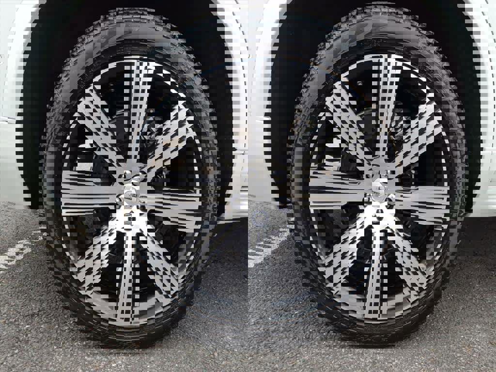 Used 2024 Volvo XC90 T8 Plus image 17