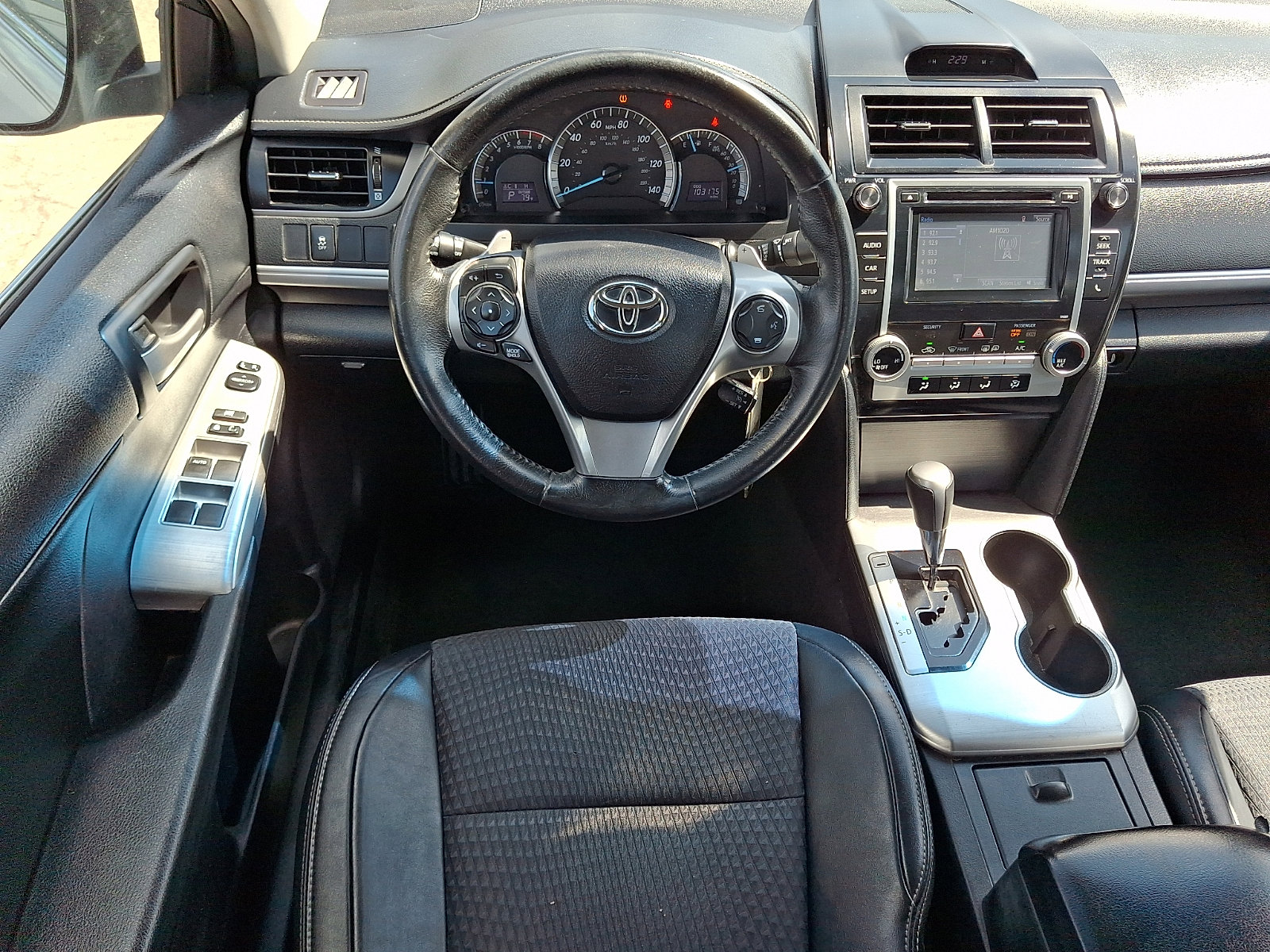 Used 2014 Toyota Camry SE FWD image 11