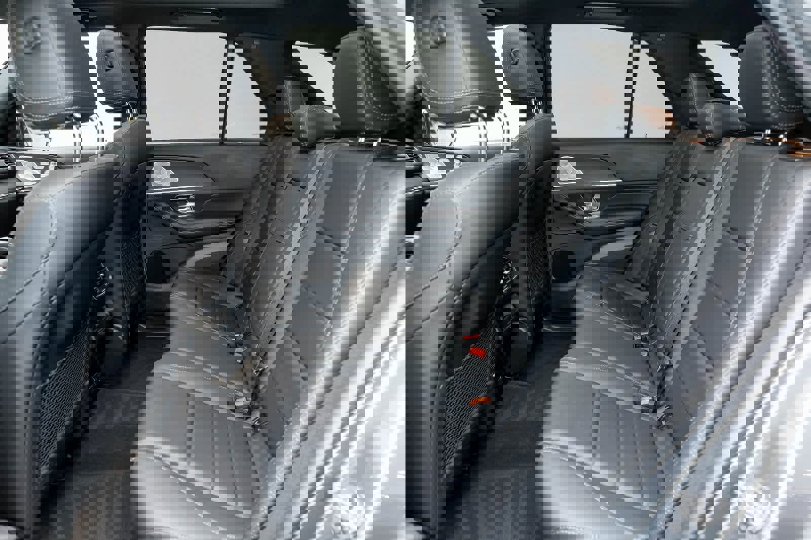 Used 2025 Mercedes-Benz GLE 450e 4MATIC w/ Driver Assistance Package image 12