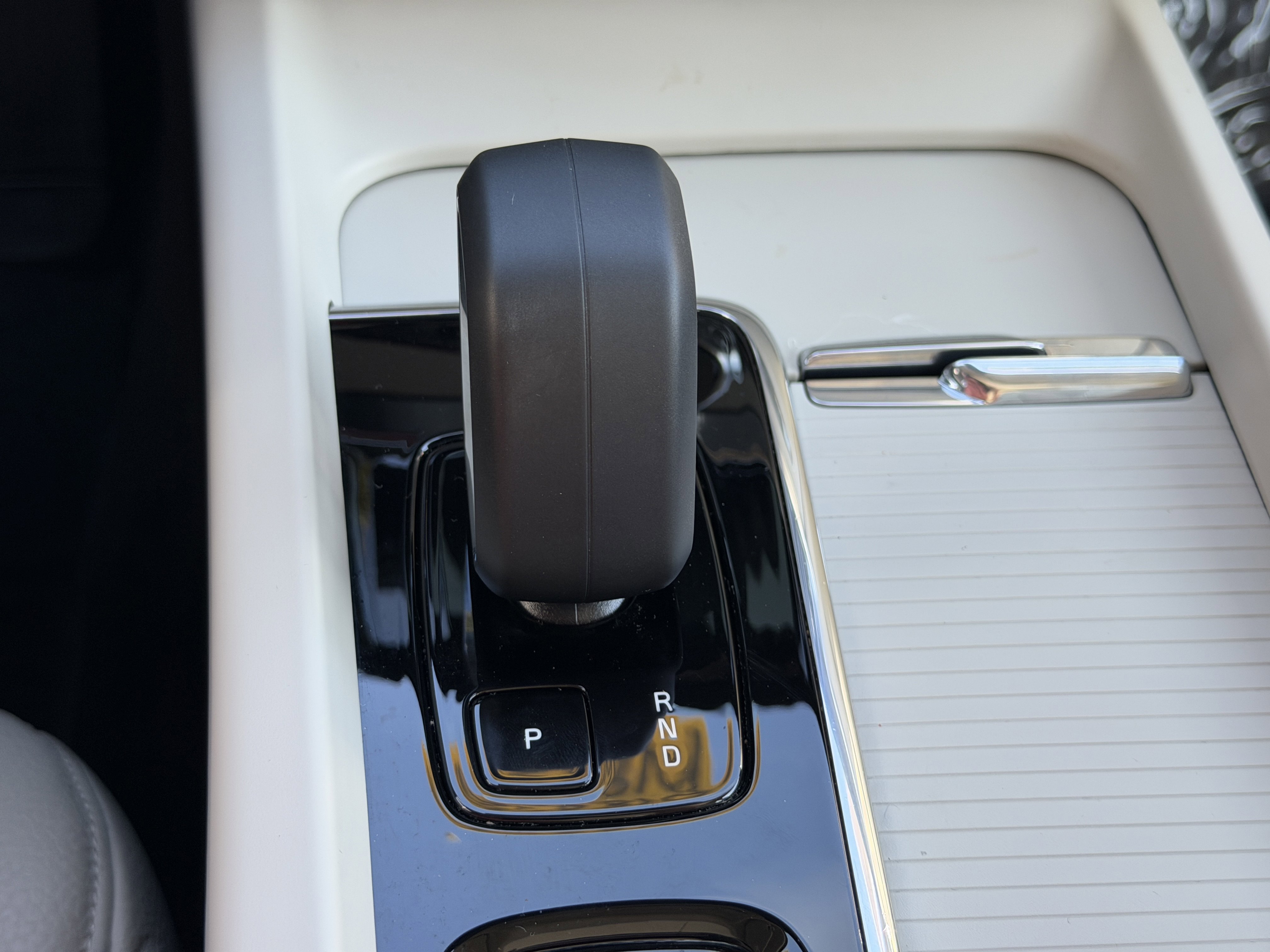 Certified 2025 Volvo S60 B5 Core image 25