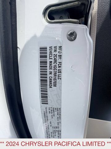Certified 2024 Chrysler Pacifica Limited FWD image 17