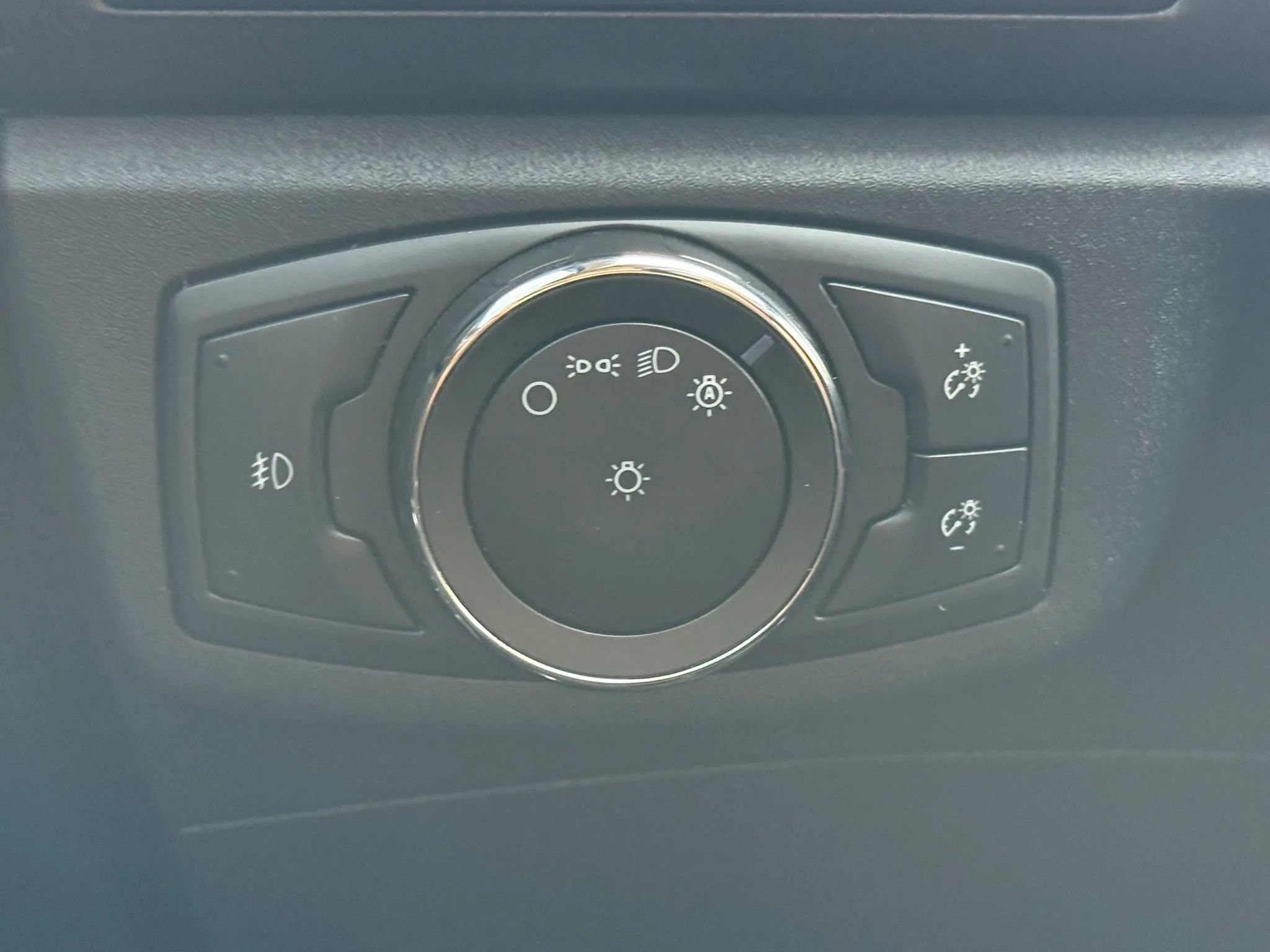 Used 2020 Ford Fusion Energi Titanium FWD image 39