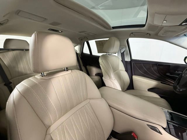 Used 2018 Lexus LS 500 w/ Interior Upgrade Package RWD image 29