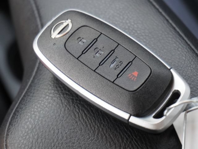 Used 2025 Nissan Versa SV FWD image 15
