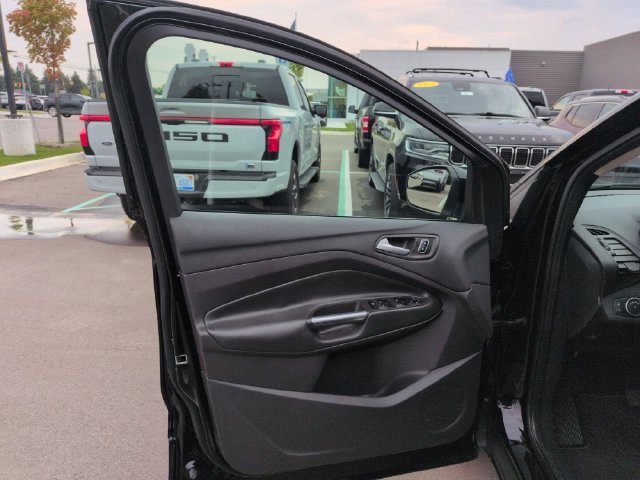 Certified 2018 Ford Escape SE FWD image 26