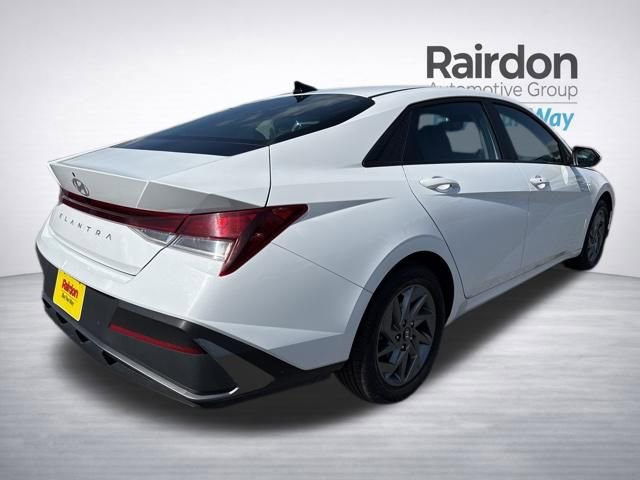 Used 2024 Hyundai Elantra SEL FWD image 7