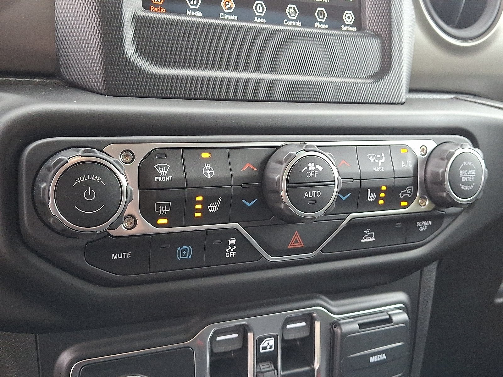 Used 2023 Jeep Wrangler Unlimited w/ Cold Weather Group AWD/4WD image 15