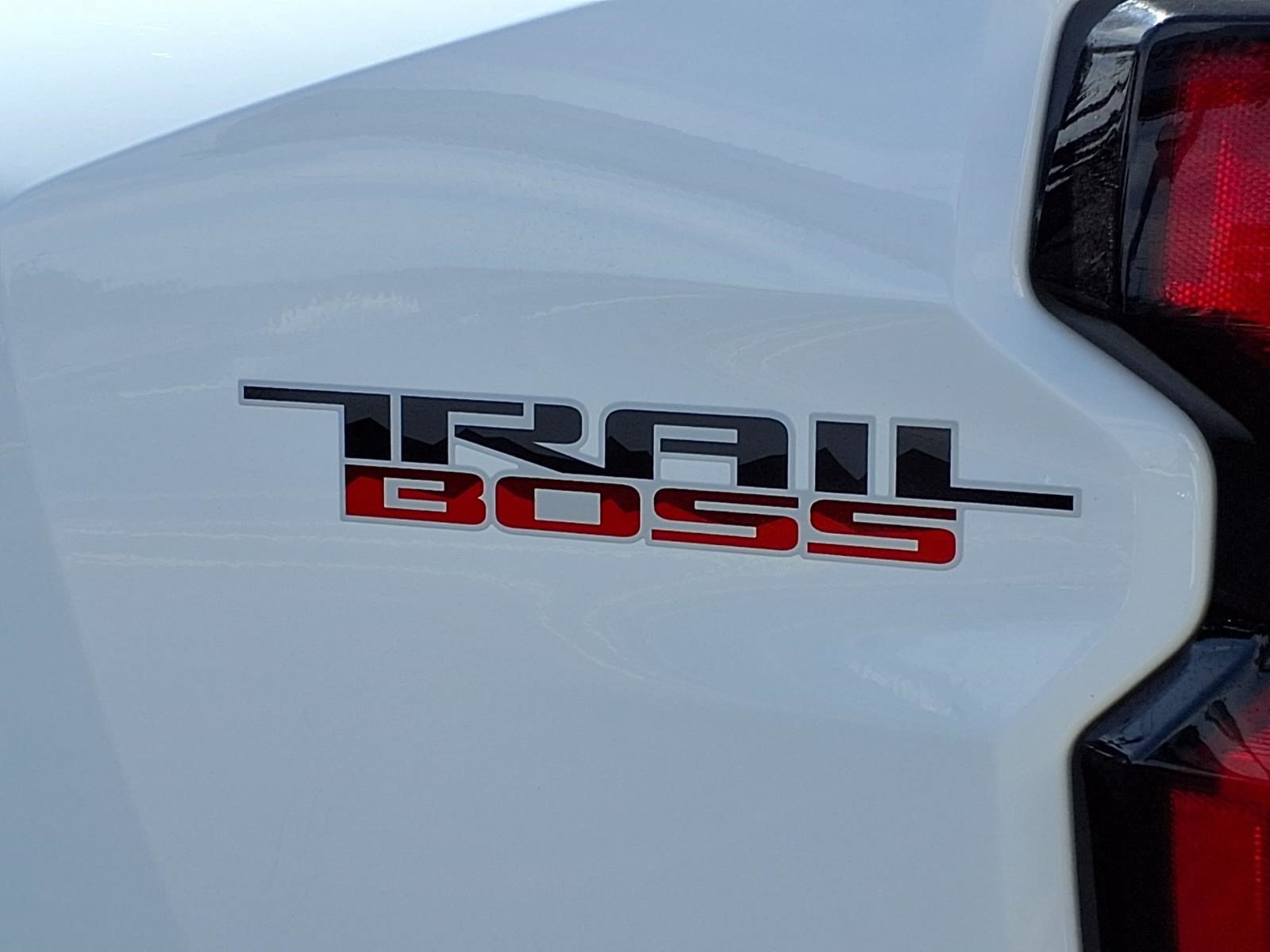 Used 2024 Chevrolet Colorado Trail Boss w/ Advanced Trailering Package AWD/4WD image 11