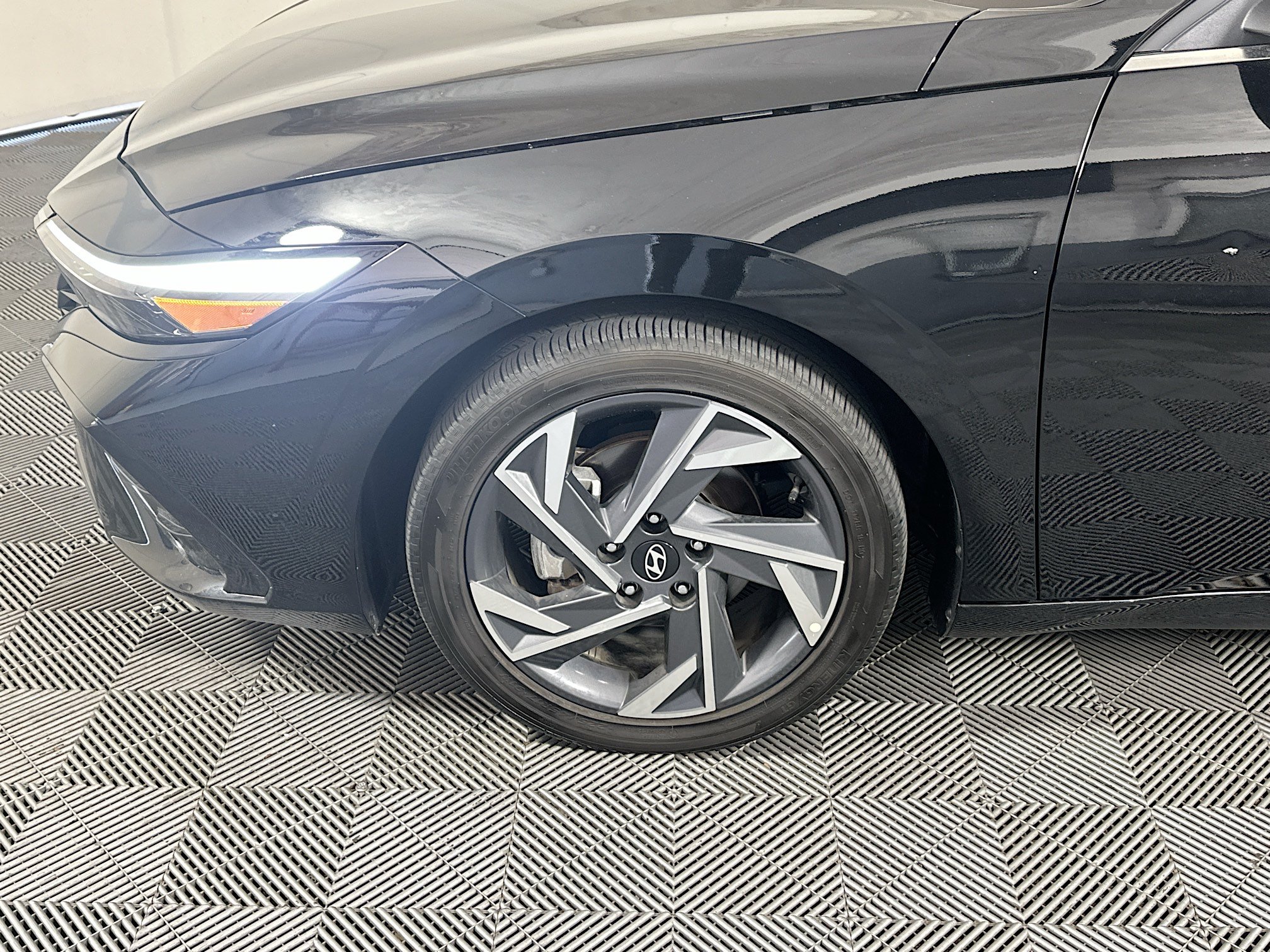 Used 2025 Hyundai Elantra SEL FWD image 11