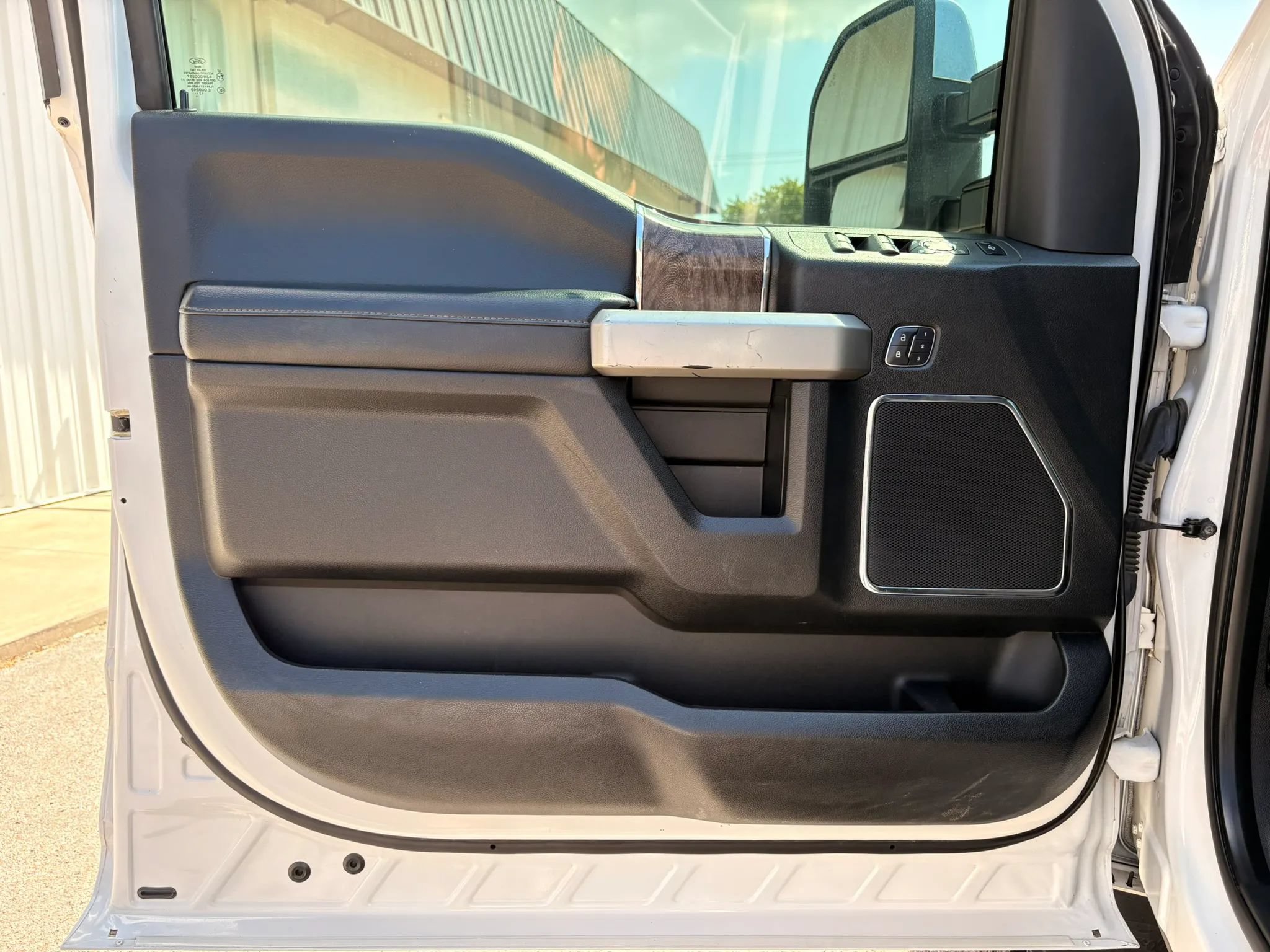 Used 2018 Ford F250 Lariat w/ Lariat Ultimate Package AWD/4WD image 14