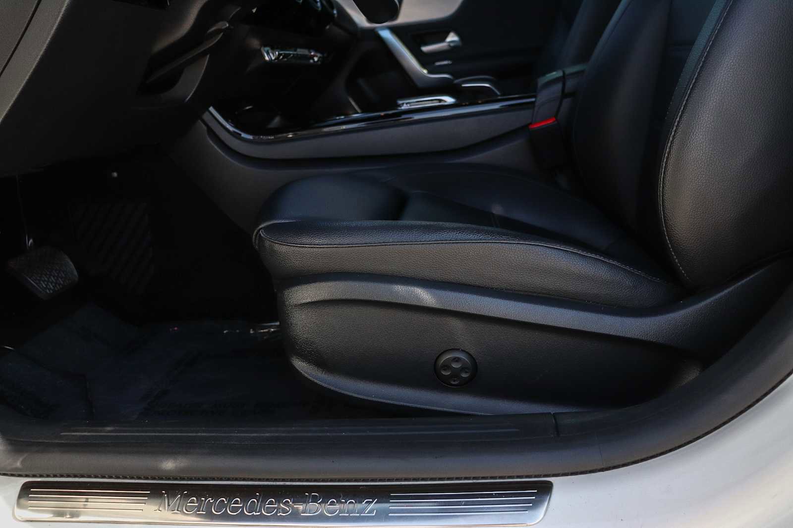 Used 2020 Mercedes-Benz CLA 250 image 28