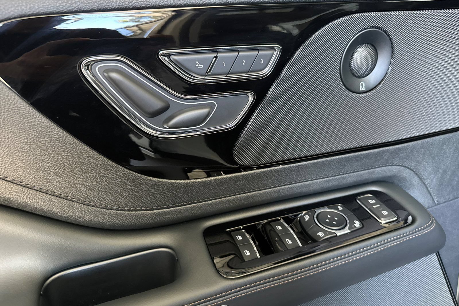 New 2026 Lincoln Aviator 2WD image 8