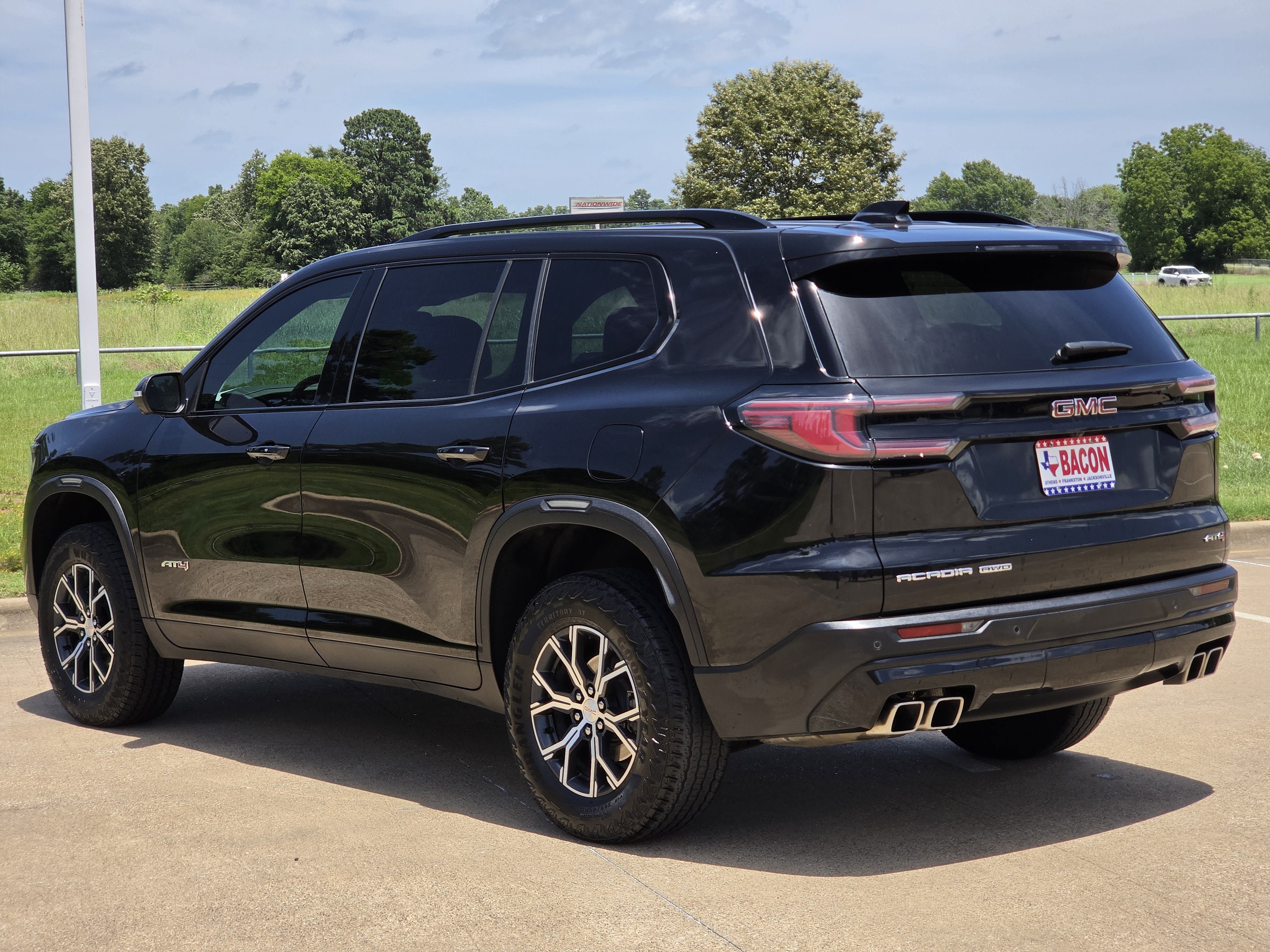 Used 2024 GMC Acadia AT4 w/ Luxury Package AWD/4WD image 4