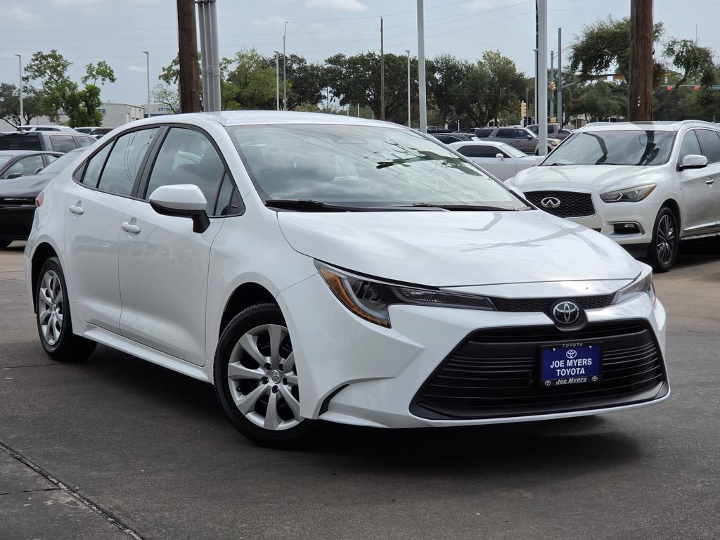 Used 2026 Toyota Corolla LE FWD image 2