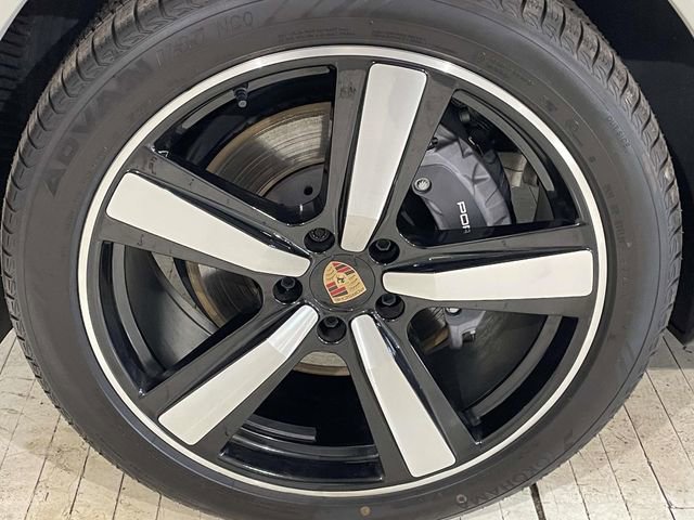 Certified 2025 Porsche Cayenne w/ Premium Package Plus image 11