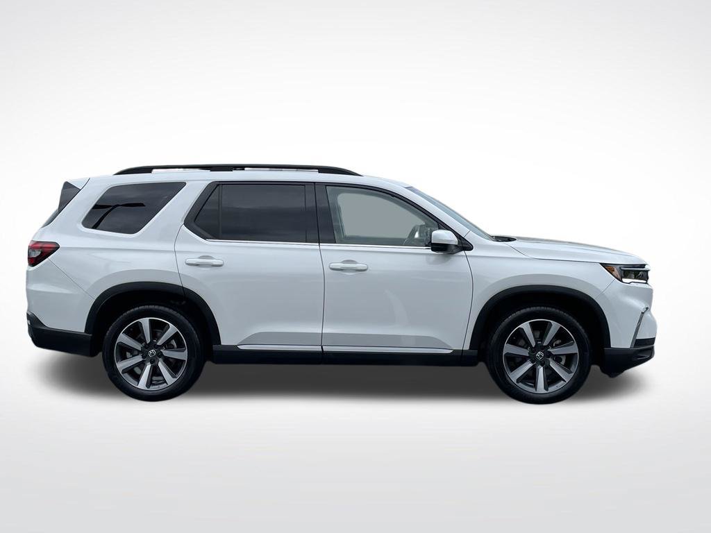 Certified 2025 Honda Pilot Touring image 7