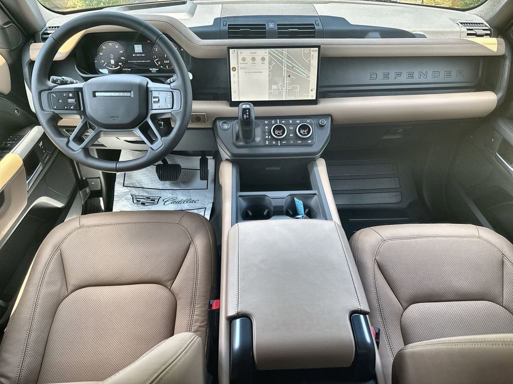 Used 2025 Land Rover Defender 110 X-Dynamic SE image 12