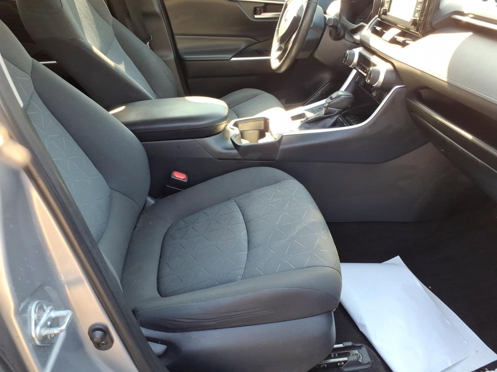 Used 2019 Toyota RAV4 XLE AWD/4WD image 8