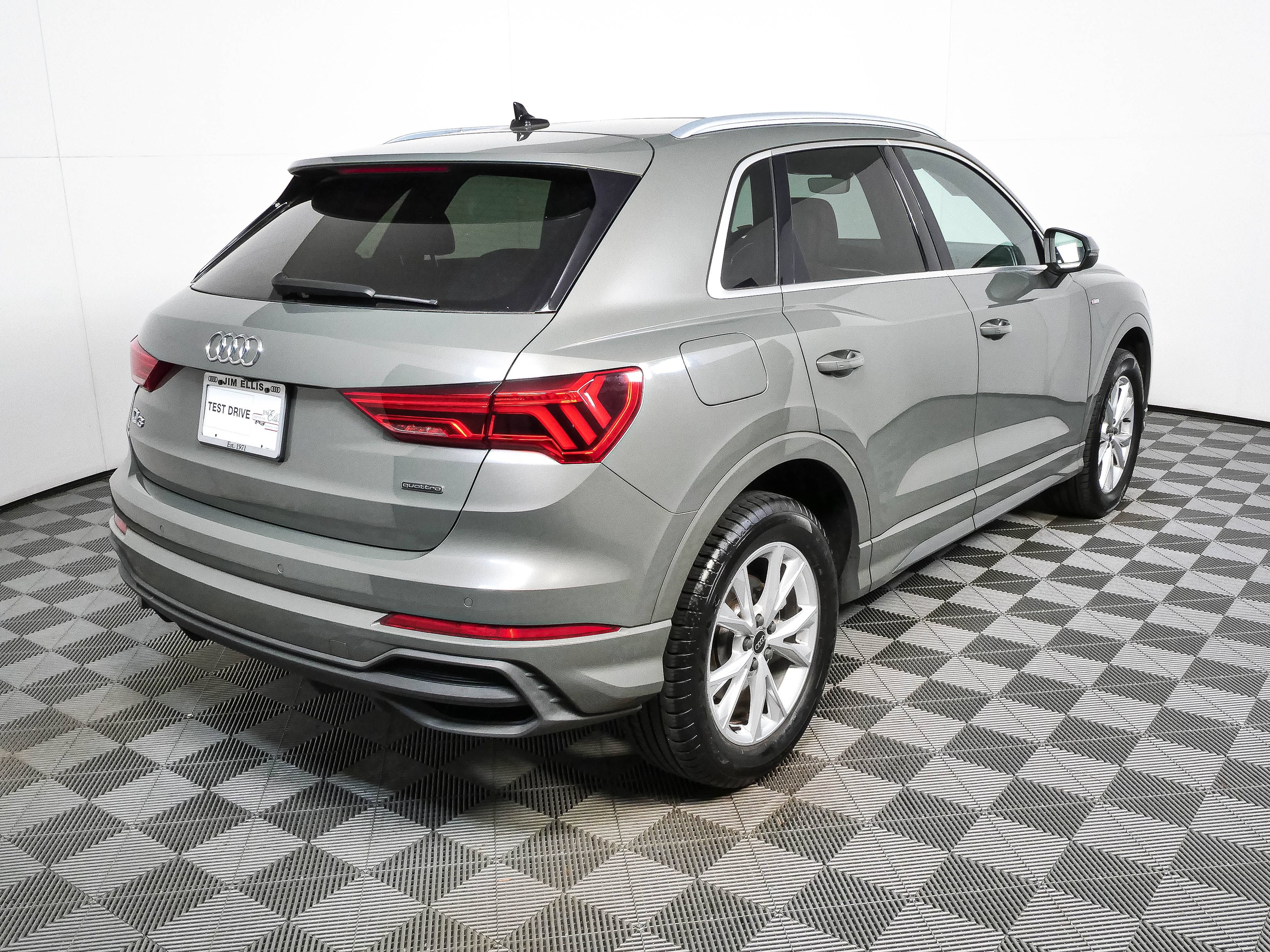 Used 2023 Audi Q3 2.0T Premium Plus AWD/4WD image 3