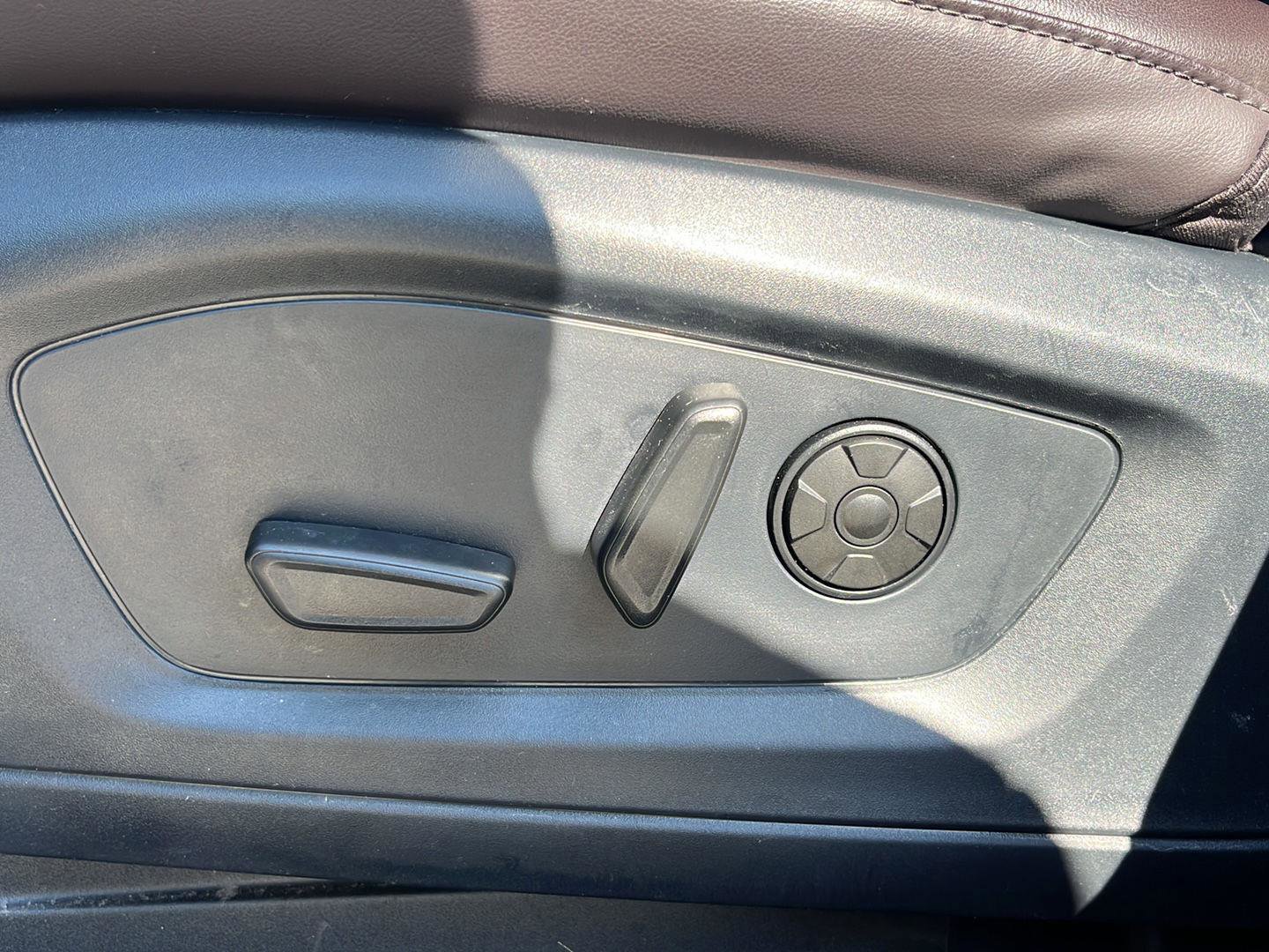 Used 2025 Ford Explorer Platinum image 13