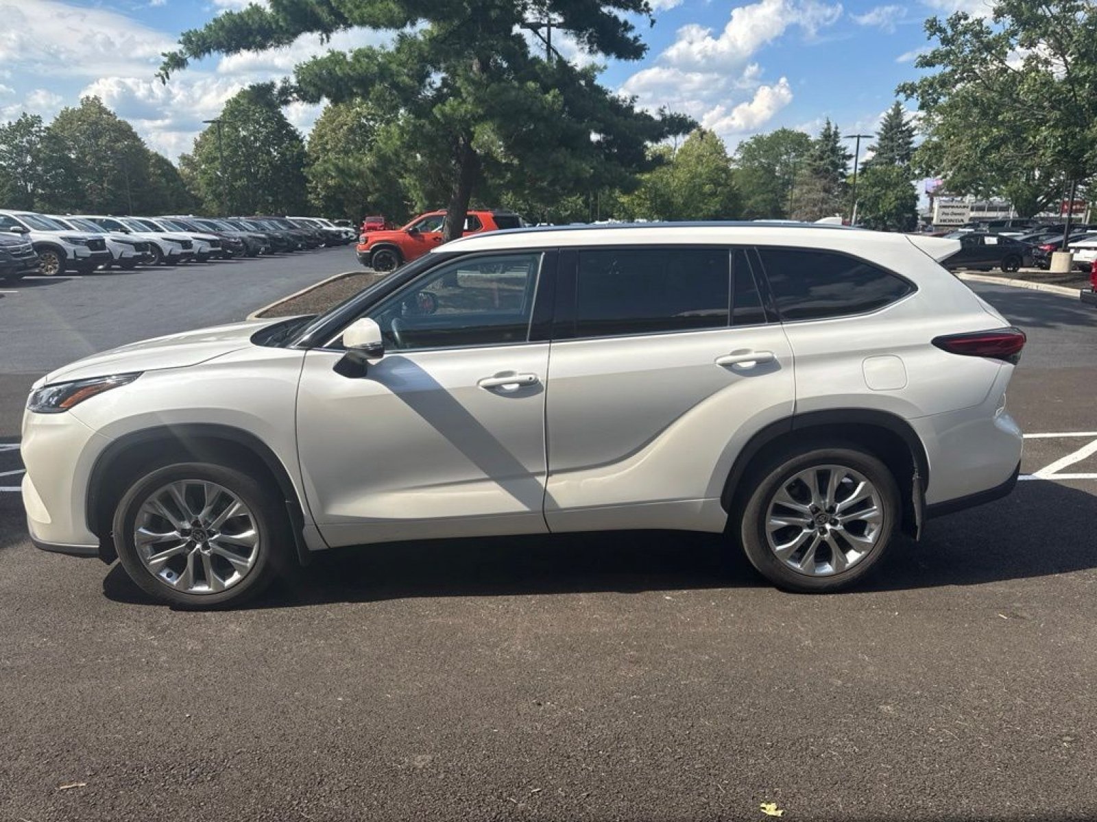 Used 2020 Toyota Highlander Limited AWD/4WD image 5