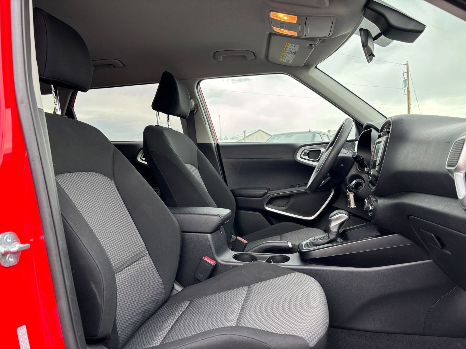 Used 2025 Kia Soul LX w/ LX Technology Package FWD image 33