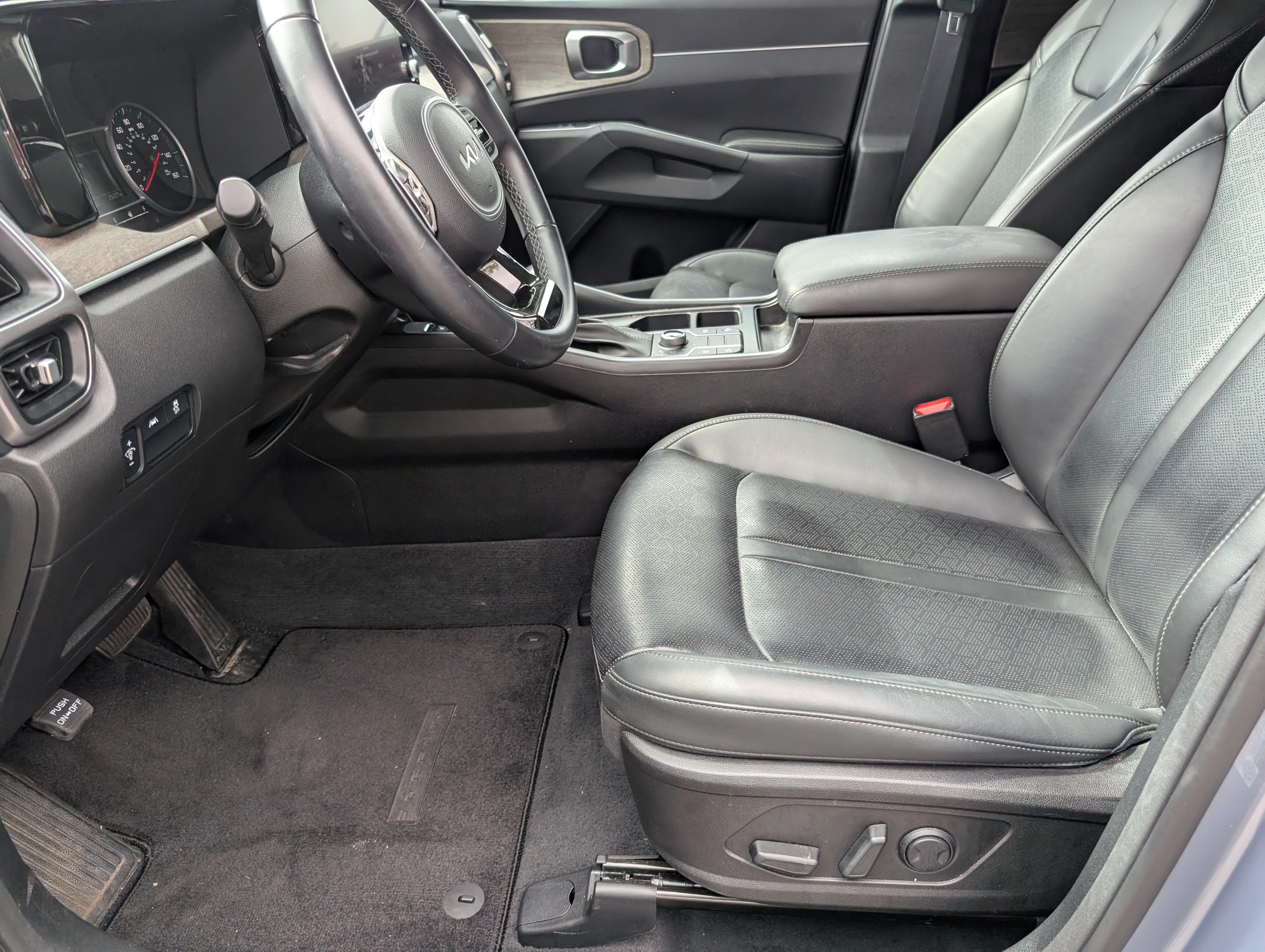 Used 2023 Kia Sorento S w/ Panoramic Sunroof Package AWD/4WD image 14