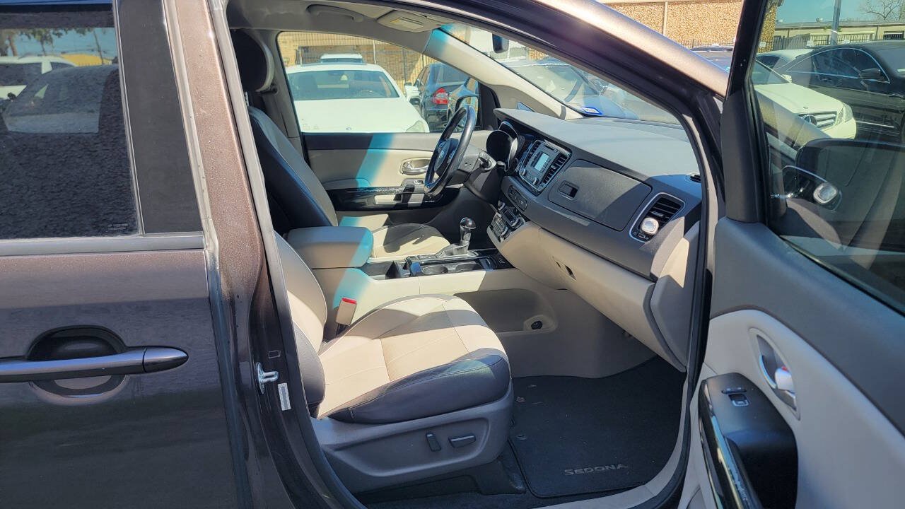 Used 2015 Kia Sedona EX w/ EX Premium Package FWD image 19