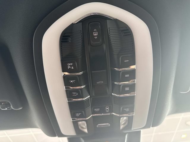 Used 2022 Porsche Macan AWD/4WD image 83