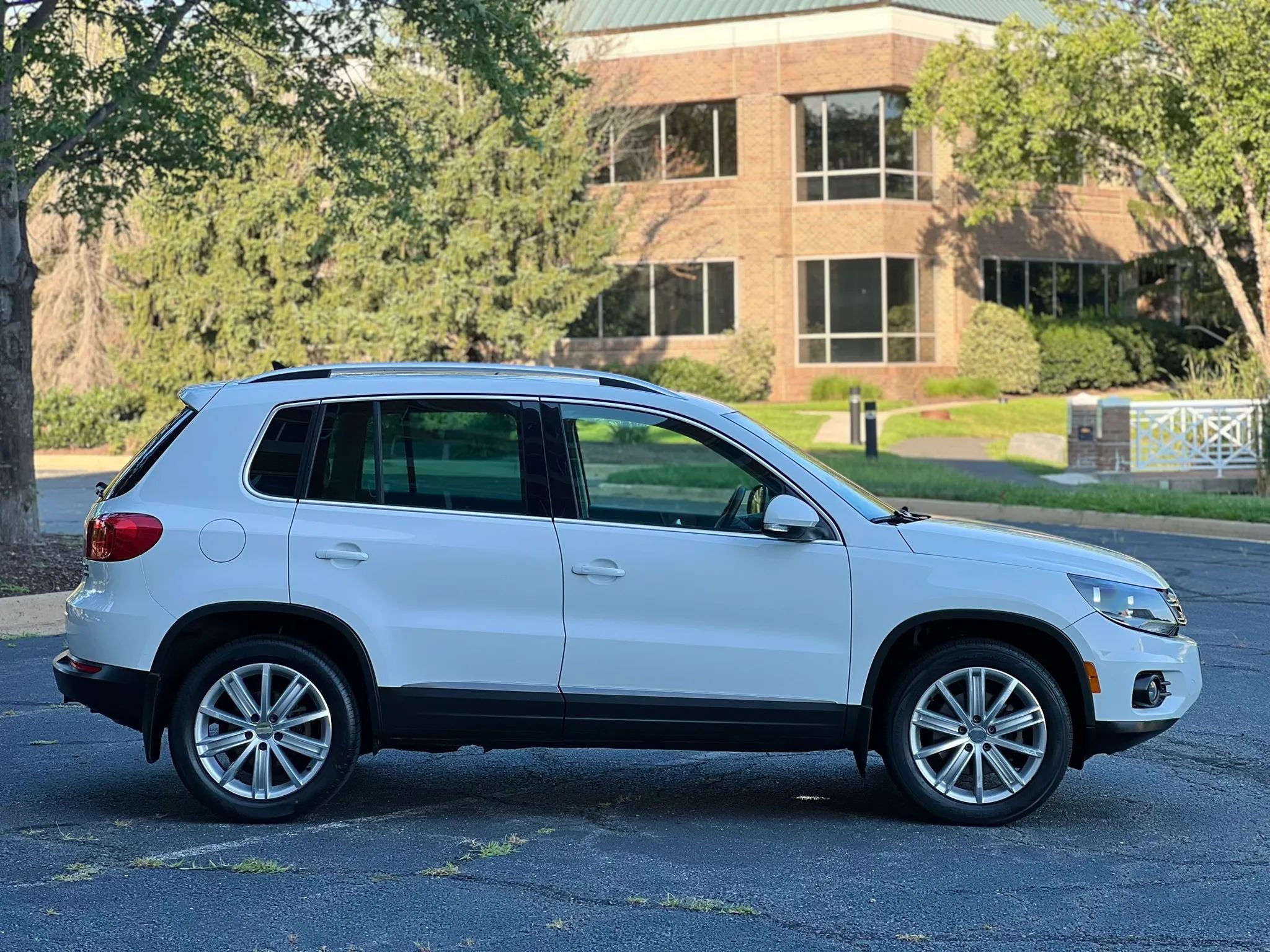 Used 2015 Volkswagen Tiguan SEL AWD/4WD image 6