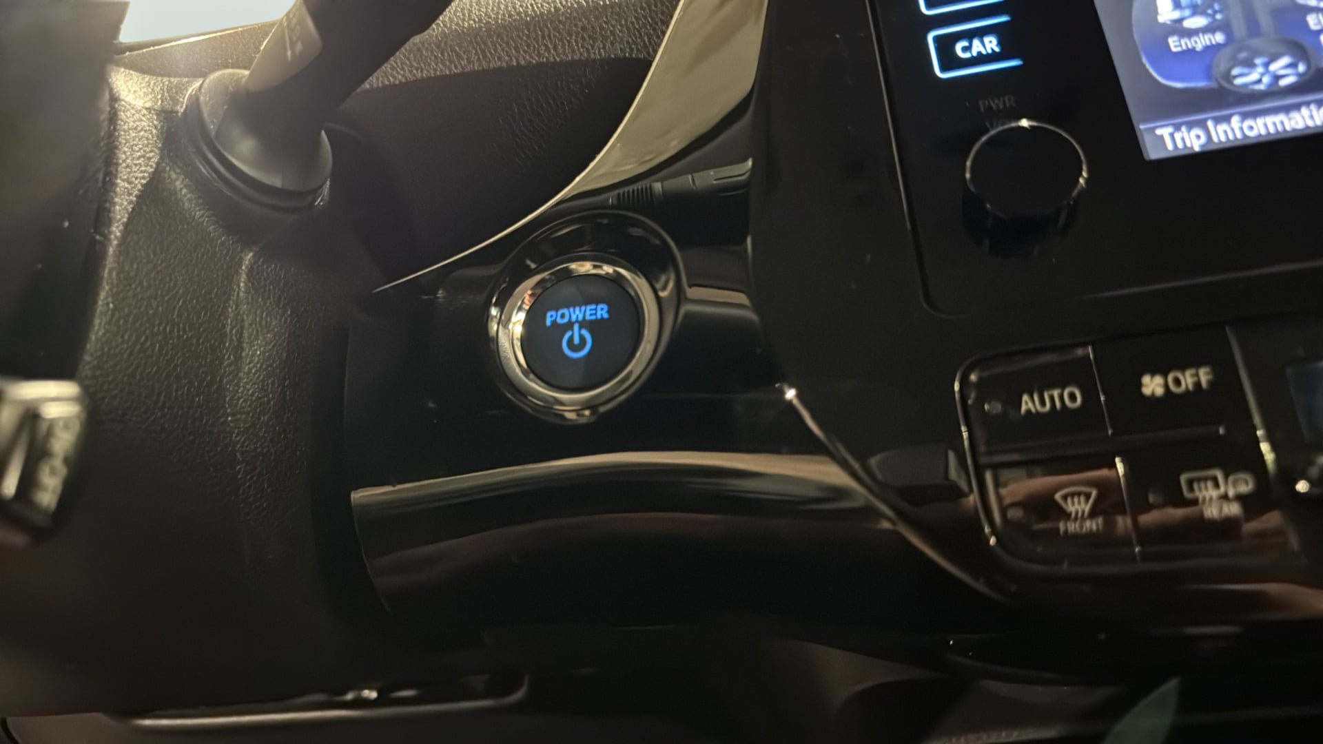 Used 2019 Toyota Prius LE w/ Preferred Accessory Package FWD image 24
