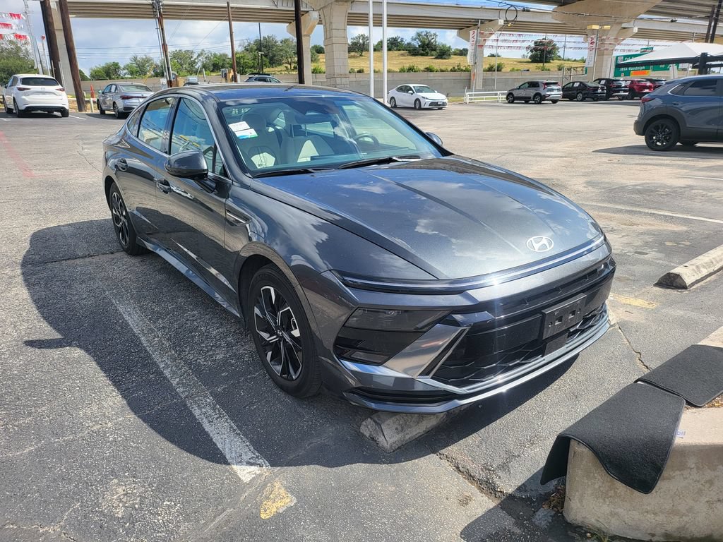 Used 2025 Hyundai Sonata SEL FWD image 2