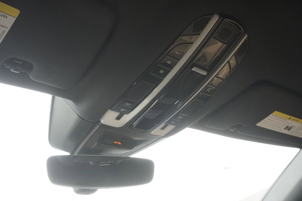 Used 2022 Porsche Cayenne Coupe image 16