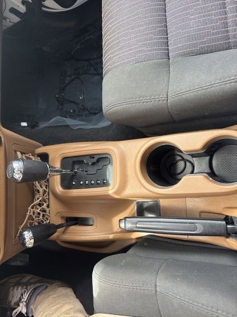 Used 2011 Jeep Wrangler Unlimited Sahara w/ Connectivity Group AWD/4WD image 13