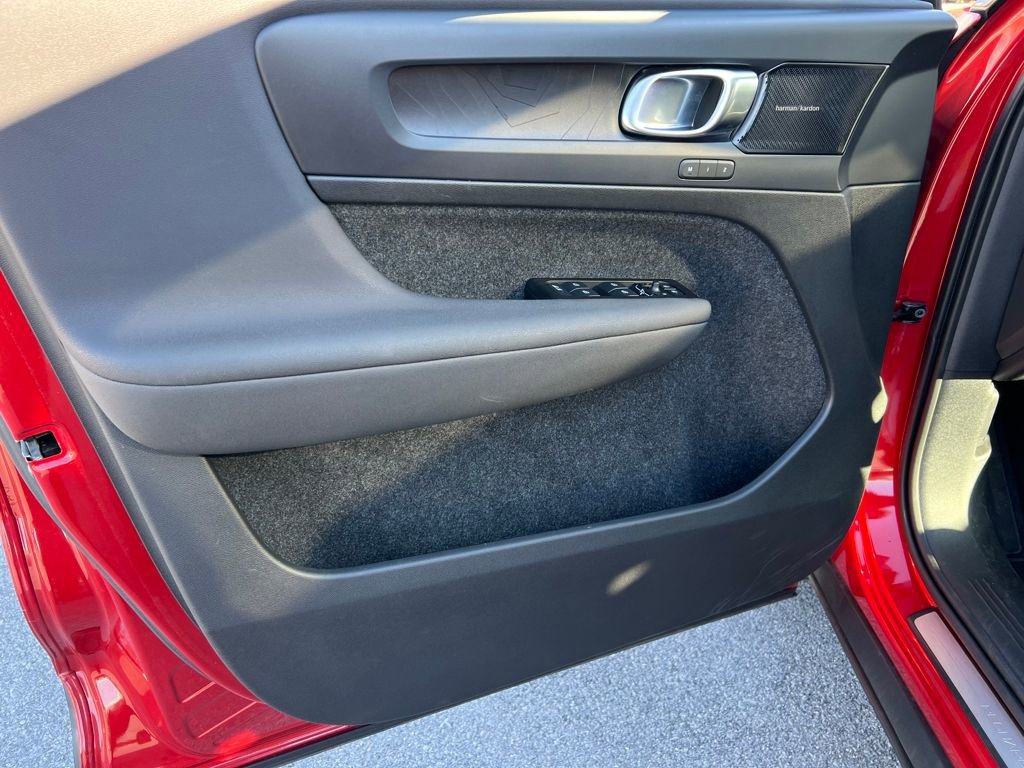 Used 2022 Volvo C40 P8 Recharge Ultimate image 17