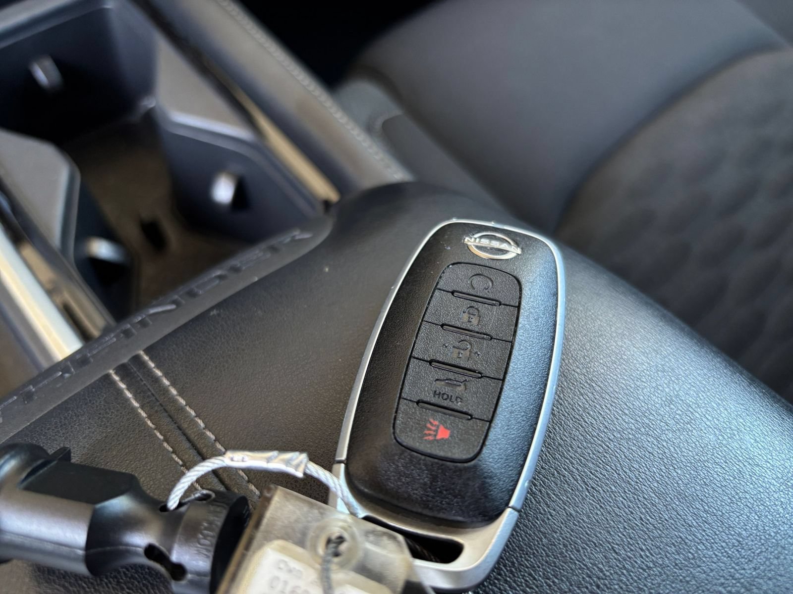 Used 2025 Nissan Pathfinder SV FWD image 27